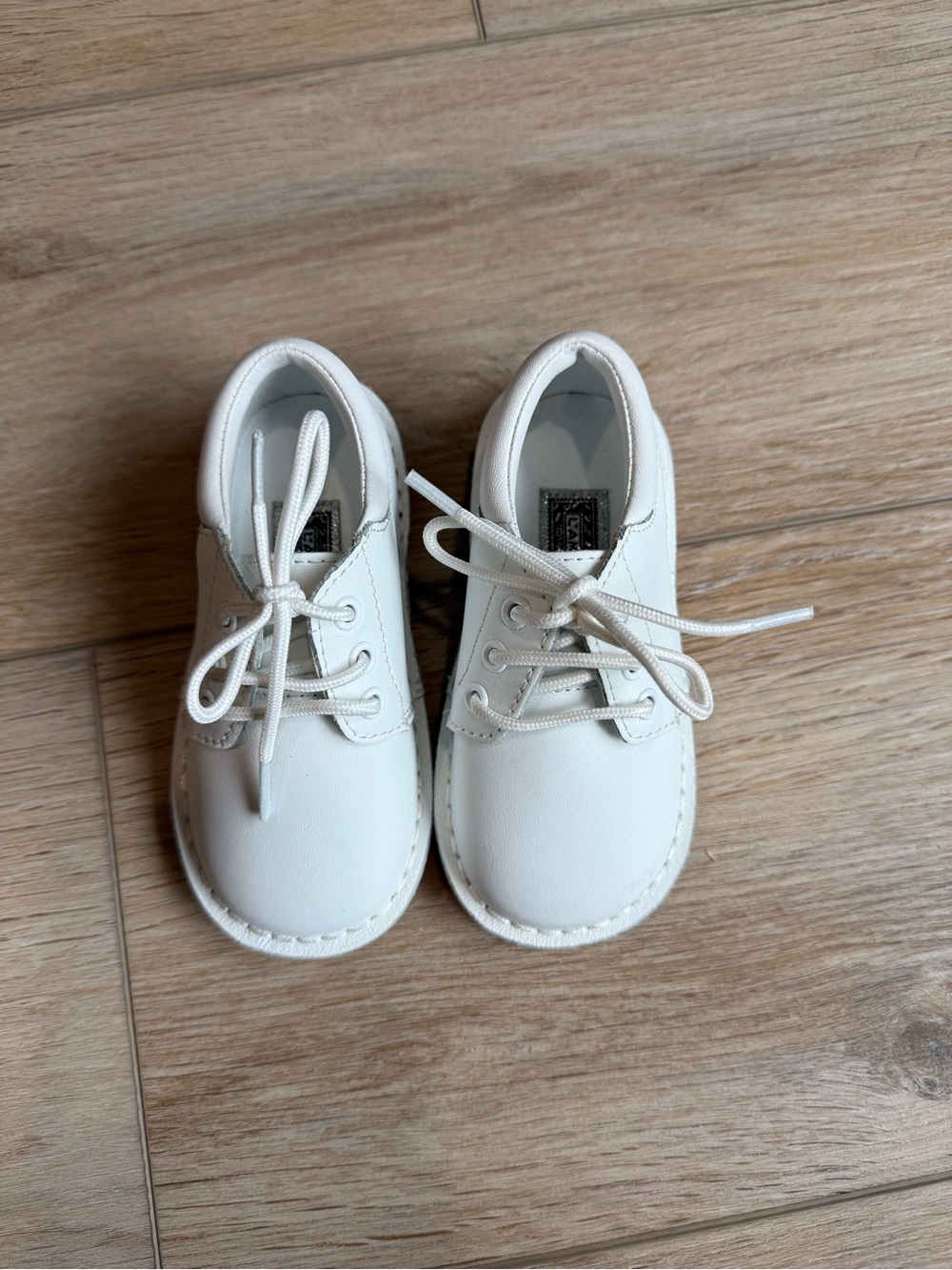 L'Amour White Kids Lace-Up Dress Shoes